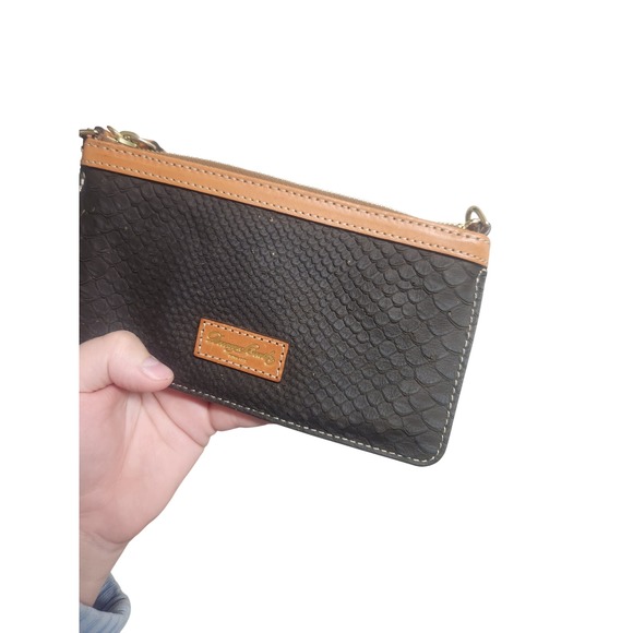 Dooney Bourke Black Embossed Snake‎ Skin Leather Wristlet Clutch Pouch Bag - Picture 2 of 4